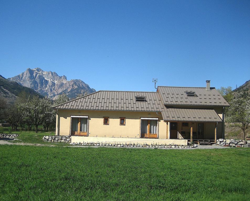 D'hotes La Pierre D'oran * L'Argentiere-la-Bessee